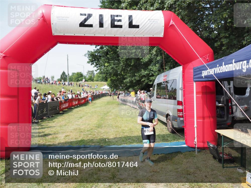 21.06.2025 - 27. Vierlanden-Triathlon MichiJ http://msf.ph/oto/8017464 15.06.2026 11:33:19 Ziel 317, 508, 606 meine-sportfotos.de