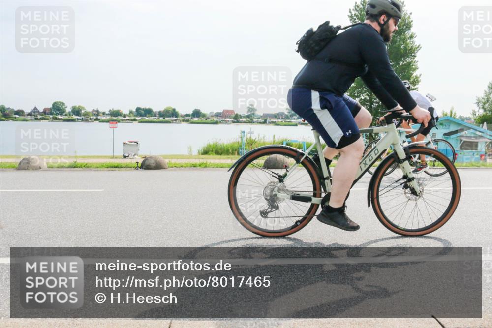15.06.2025 - 27. Vierlanden-Triathlon H.Heesch http://msf.ph/oto/8017465 15.06.2025 10:03:19 Radfahren 218, 250, 280, 310, 344 meine-sportfotos.de