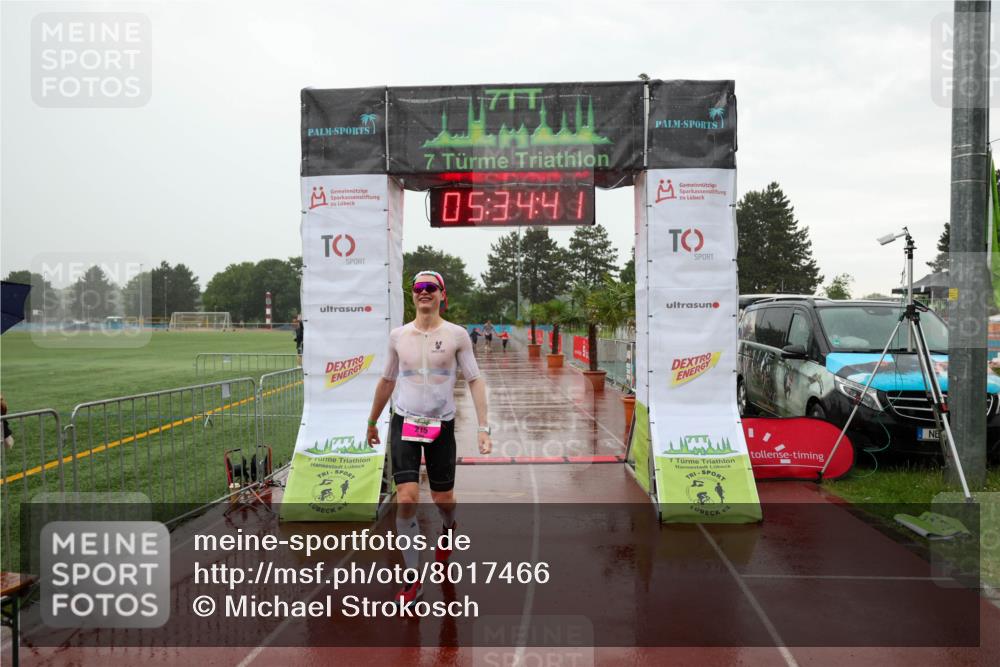 15.06.2025 - 7 Türme Triathlon Michael Strokosch http://msf.ph/oto/8017466 15.06.2025 15:34:41 Ziel 215 meine-sportfotos.de