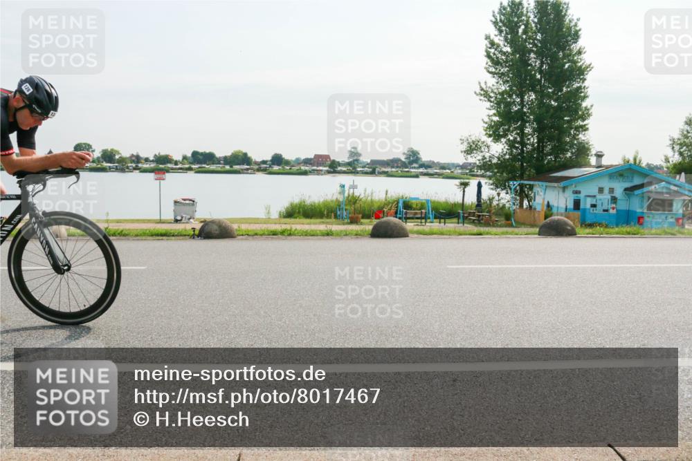 15.06.2025 - 27. Vierlanden-Triathlon H.Heesch http://msf.ph/oto/8017467 15.06.2025 09:19:34 Radfahren 120, 122, 128 meine-sportfotos.de