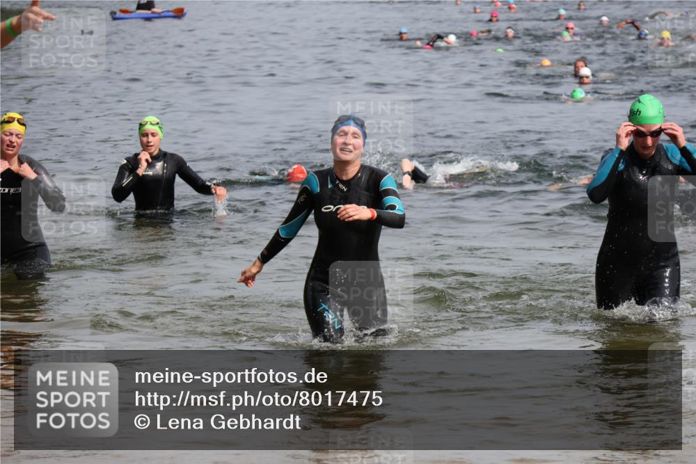 15.06.2025 - 27. Vierlanden-Triathlon Lena Gebhardt http://msf.ph/oto/8017475 15.06.2025 10:16:08 Schwimmen 445, 489, 547, 606, 611, 612 meine-sportfotos.de