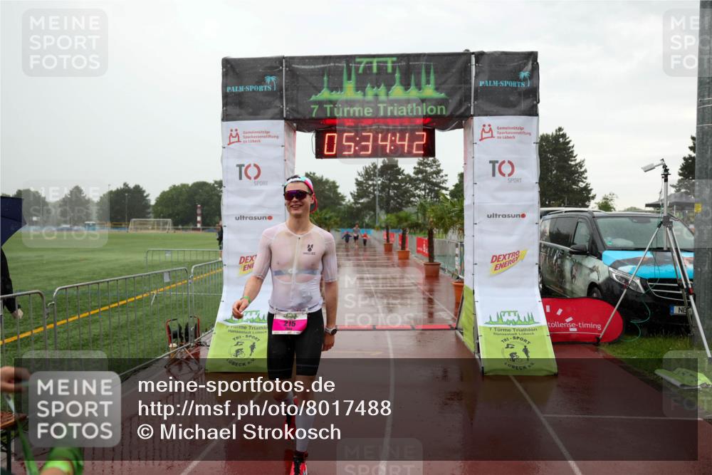 15.06.2025 - 7 Türme Triathlon Michael Strokosch http://msf.ph/oto/8017488 15.06.2025 15:34:41 Ziel 215 meine-sportfotos.de