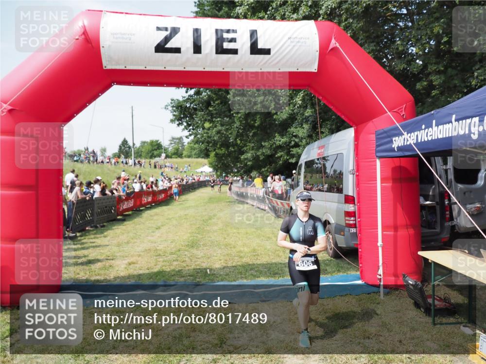 21.06.2025 - 27. Vierlanden-Triathlon MichiJ http://msf.ph/oto/8017489 15.06.2026 11:33:19 Ziel 317, 508, 606 meine-sportfotos.de