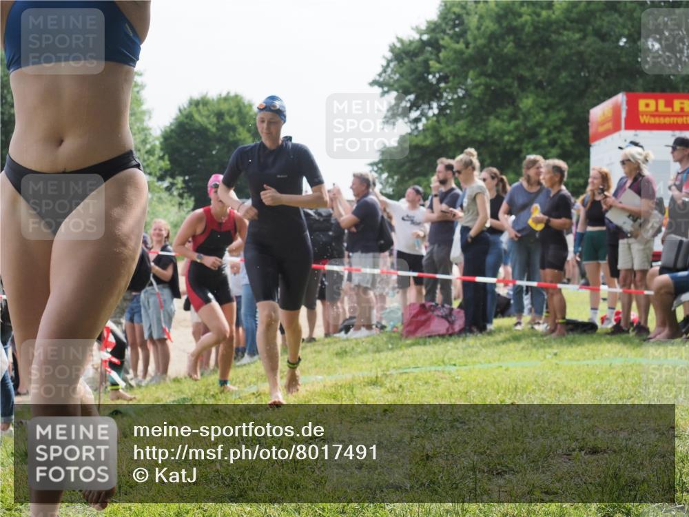 15.06.2025 - 27. Vierlanden-Triathlon KatJ http://msf.ph/oto/8017491 15.06.2025 10:16:51 Schwimmen 501, 516, 551, 595, 604, 633 meine-sportfotos.de