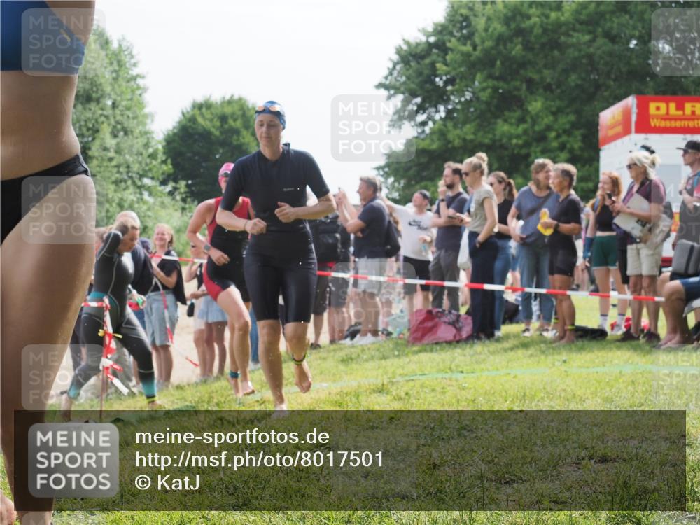 15.06.2025 - 27. Vierlanden-Triathlon KatJ http://msf.ph/oto/8017501 15.06.2025 10:16:51 Schwimmen 501, 516, 551, 595, 604, 633 meine-sportfotos.de