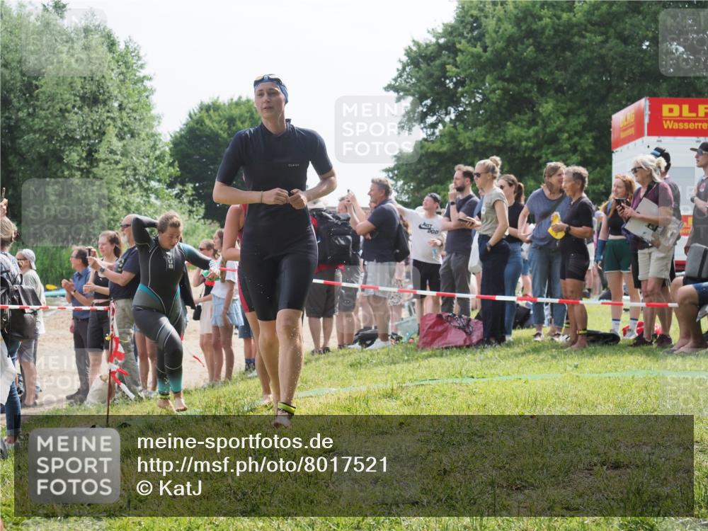 15.06.2025 - 27. Vierlanden-Triathlon KatJ http://msf.ph/oto/8017521 15.06.2025 10:16:51 Schwimmen 501, 516, 551, 595, 604, 633 meine-sportfotos.de