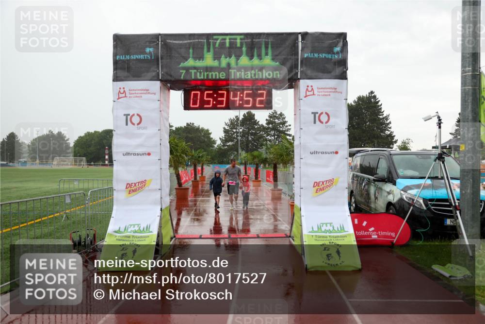 15.06.2025 - 7 Türme Triathlon Michael Strokosch http://msf.ph/oto/8017527 15.06.2025 15:34:52 Ziel  meine-sportfotos.de