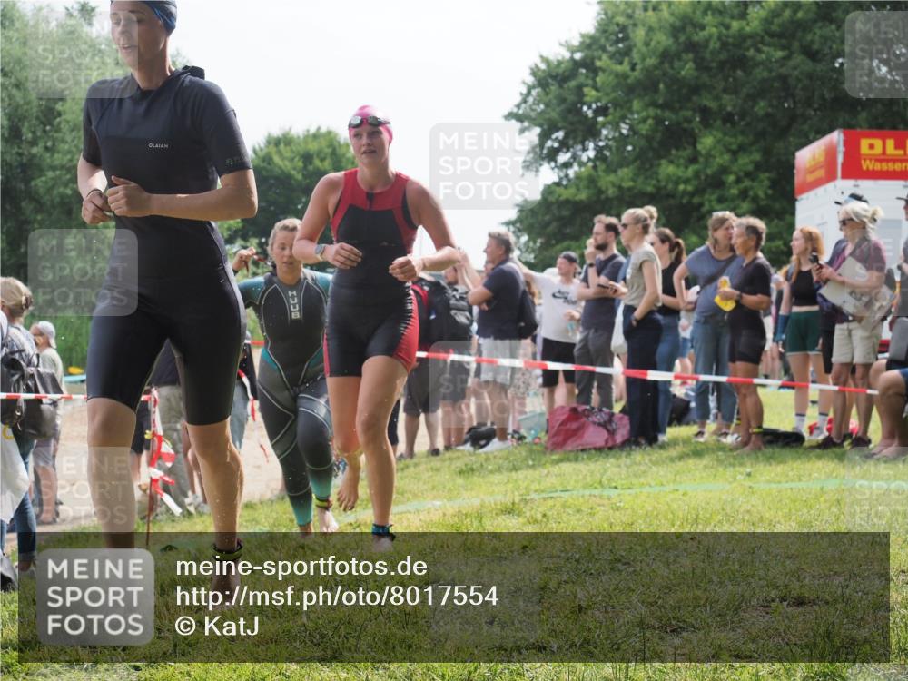 15.06.2025 - 27. Vierlanden-Triathlon KatJ http://msf.ph/oto/8017554 15.06.2025 10:16:52 Schwimmen 501, 516, 551, 595, 604, 633 meine-sportfotos.de