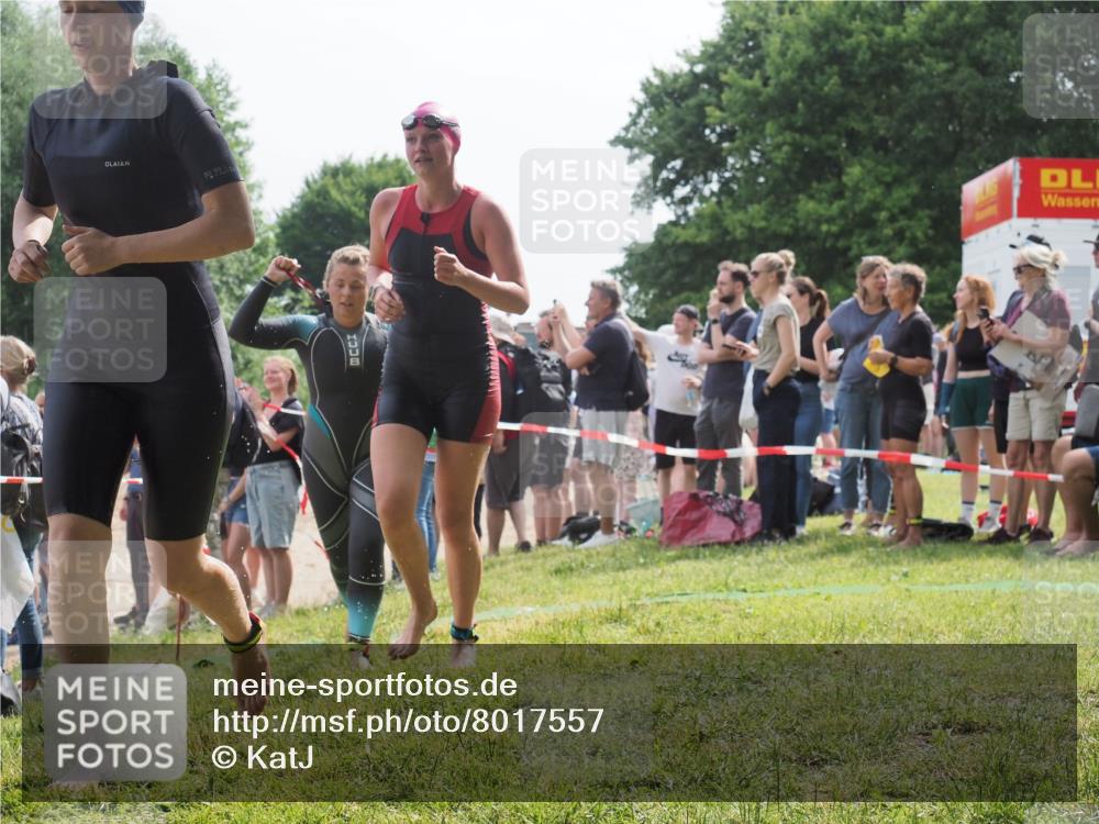 15.06.2025 - 27. Vierlanden-Triathlon KatJ http://msf.ph/oto/8017557 15.06.2025 10:16:52 Schwimmen 501, 516, 551, 595, 604, 633 meine-sportfotos.de