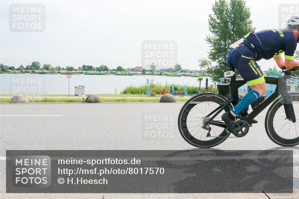 15.06.2025 - 27. Vierlanden-Triathlon H.Heesch http://msf.ph/oto/8017570 15.06.2025 10:05:49 Radfahren 235 meine-sportfotos.de