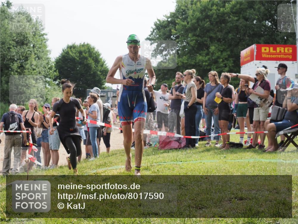15.06.2025 - 27. Vierlanden-Triathlon KatJ http://msf.ph/oto/8017590 15.06.2025 10:16:56 Schwimmen 484, 501, 516, 551, 566, 595, 604, 633 meine-sportfotos.de