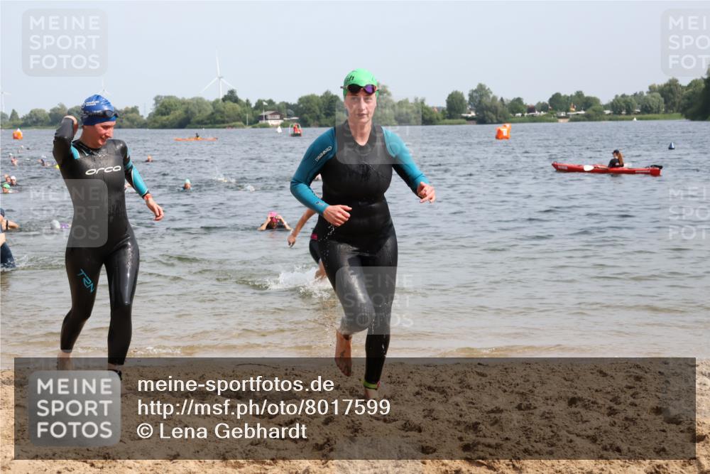 15.06.2025 - 27. Vierlanden-Triathlon Lena Gebhardt http://msf.ph/oto/8017599 15.06.2025 10:16:14 Schwimmen 445, 477, 489, 494, 523, 526, 611 meine-sportfotos.de