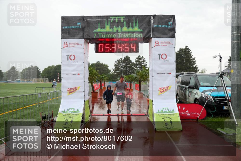 15.06.2025 - 7 Türme Triathlon Michael Strokosch http://msf.ph/oto/8017602 15.06.2025 15:34:53 Ziel  meine-sportfotos.de