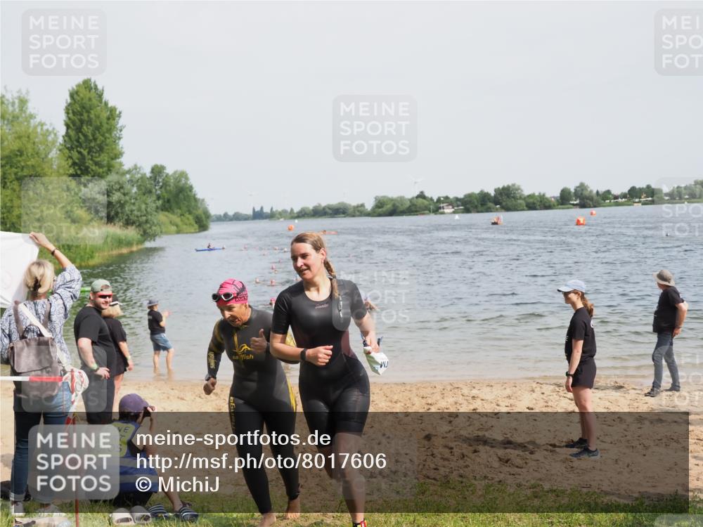 21.06.2025 - 27. Vierlanden-Triathlon MichiJ http://msf.ph/oto/8017606 15.06.2026 10:17:49 Schwimmen 493, 522, 563, 571 meine-sportfotos.de