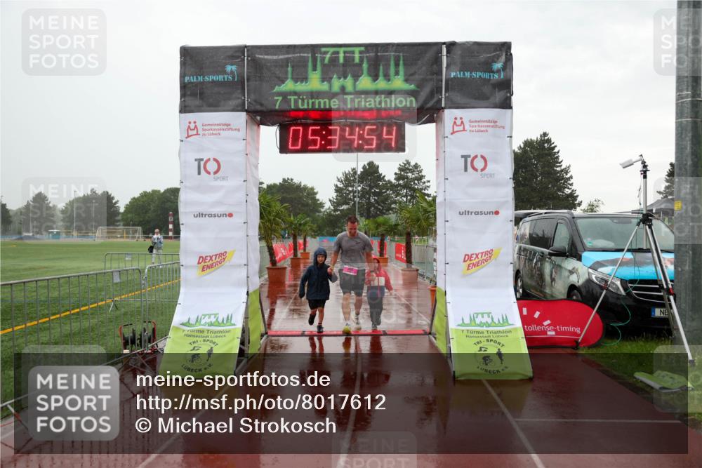 15.06.2025 - 7 Türme Triathlon Michael Strokosch http://msf.ph/oto/8017612 15.06.2025 15:34:53 Ziel  meine-sportfotos.de