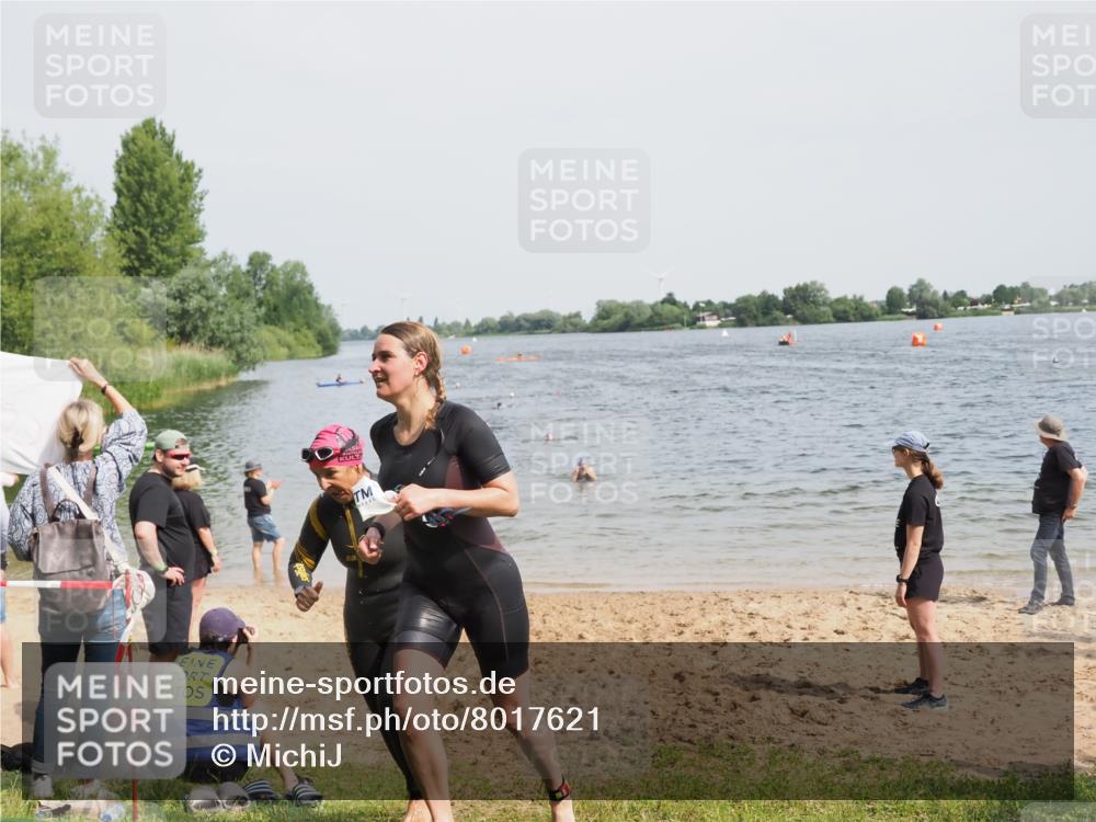 21.06.2025 - 27. Vierlanden-Triathlon MichiJ http://msf.ph/oto/8017621 15.06.2026 10:17:50 Schwimmen 522, 563, 571 meine-sportfotos.de
