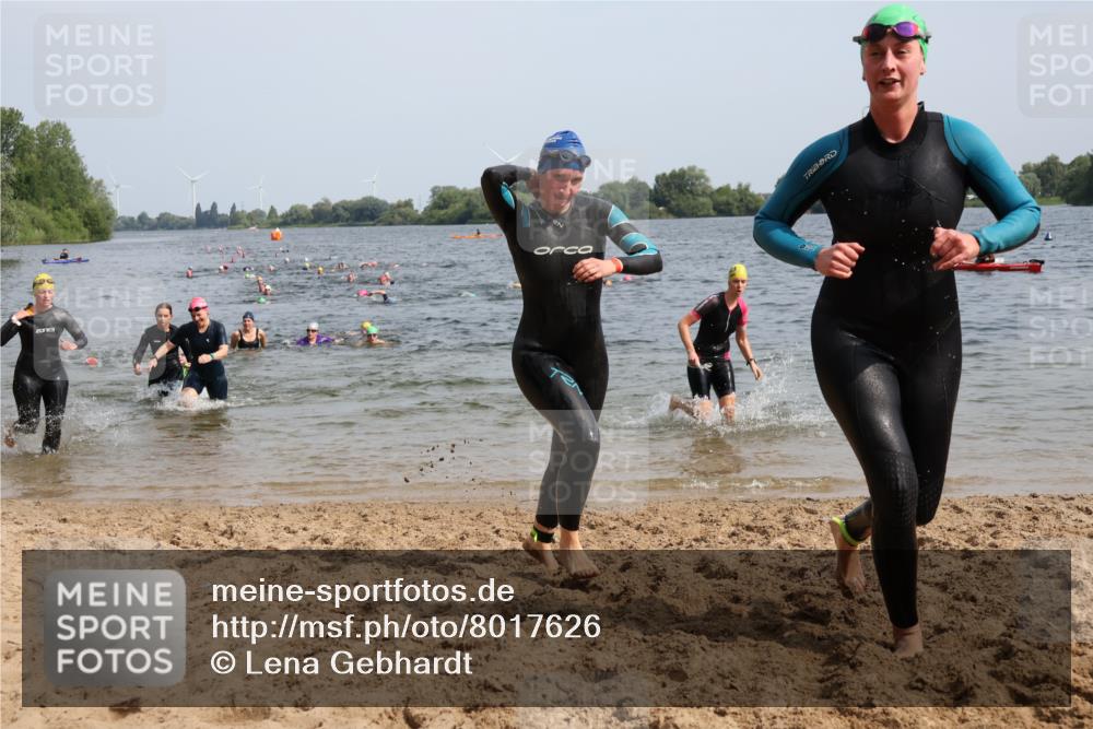 15.06.2025 - 27. Vierlanden-Triathlon Lena Gebhardt http://msf.ph/oto/8017626 15.06.2025 10:16:15 Schwimmen 445, 477, 489, 494, 523, 526, 611 meine-sportfotos.de