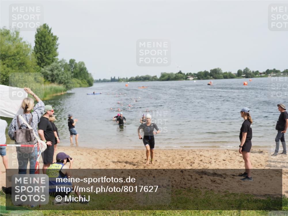 21.06.2025 - 27. Vierlanden-Triathlon MichiJ http://msf.ph/oto/8017627 15.06.2026 10:17:54 Schwimmen 522, 563, 571 meine-sportfotos.de