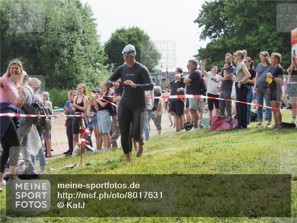 15.06.2025 - 27. Vierlanden-Triathlon KatJ http://msf.ph/oto/8017631 15.06.2025 10:17:00 Schwimmen 471, 484, 501, 551, 566, 595, 610, 633 meine-sportfotos.de