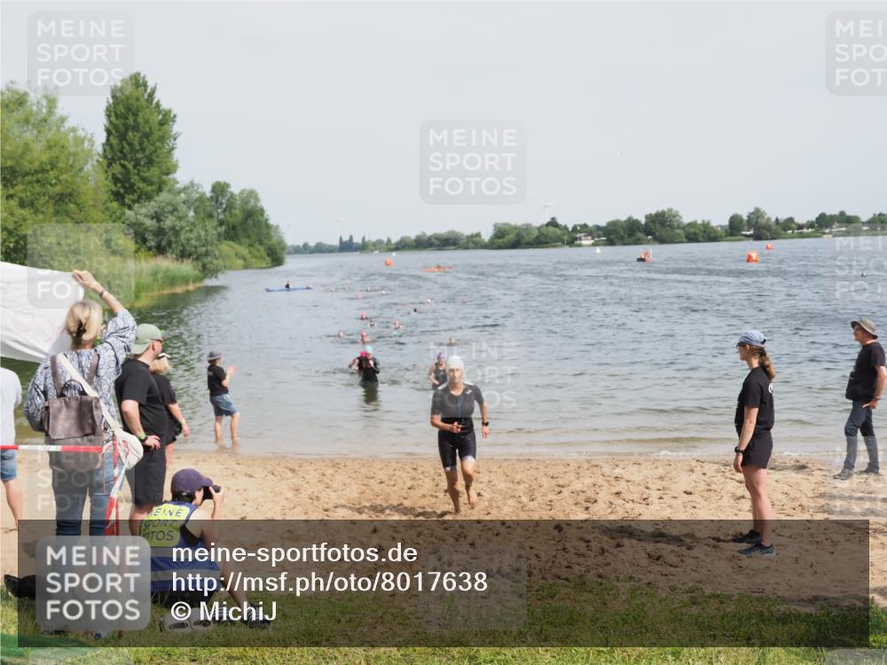 21.06.2025 - 27. Vierlanden-Triathlon MichiJ http://msf.ph/oto/8017638 15.06.2026 10:17:54 Schwimmen 522, 563, 571 meine-sportfotos.de