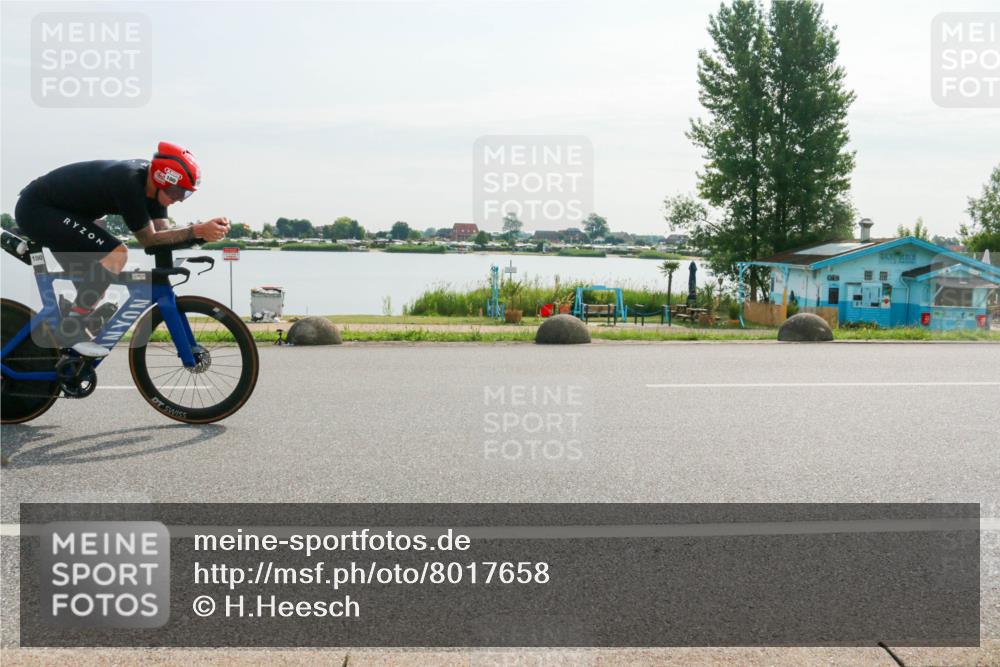 15.06.2025 - 27. Vierlanden-Triathlon H.Heesch http://msf.ph/oto/8017658 15.06.2025 09:20:07 Radfahren 3, 26, 100 meine-sportfotos.de