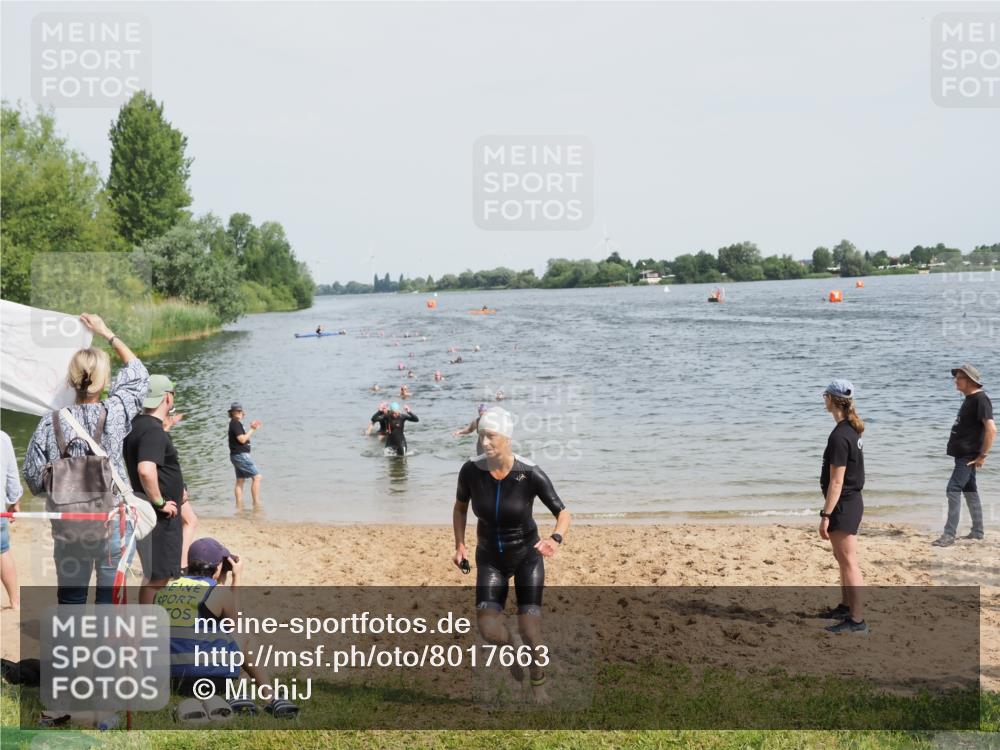21.06.2025 - 27. Vierlanden-Triathlon MichiJ http://msf.ph/oto/8017663 15.06.2026 10:17:56 Schwimmen 522, 563, 571 meine-sportfotos.de