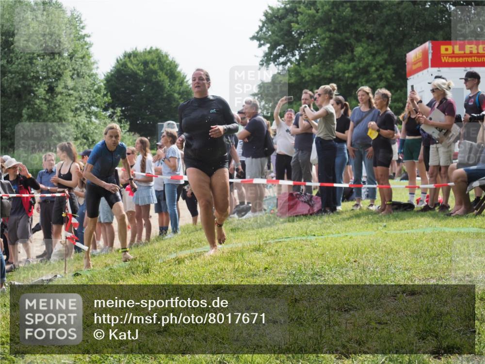 15.06.2025 - 27. Vierlanden-Triathlon KatJ http://msf.ph/oto/8017671 15.06.2025 10:17:03 Schwimmen 471, 484, 551, 566, 567, 595, 602, 610 meine-sportfotos.de