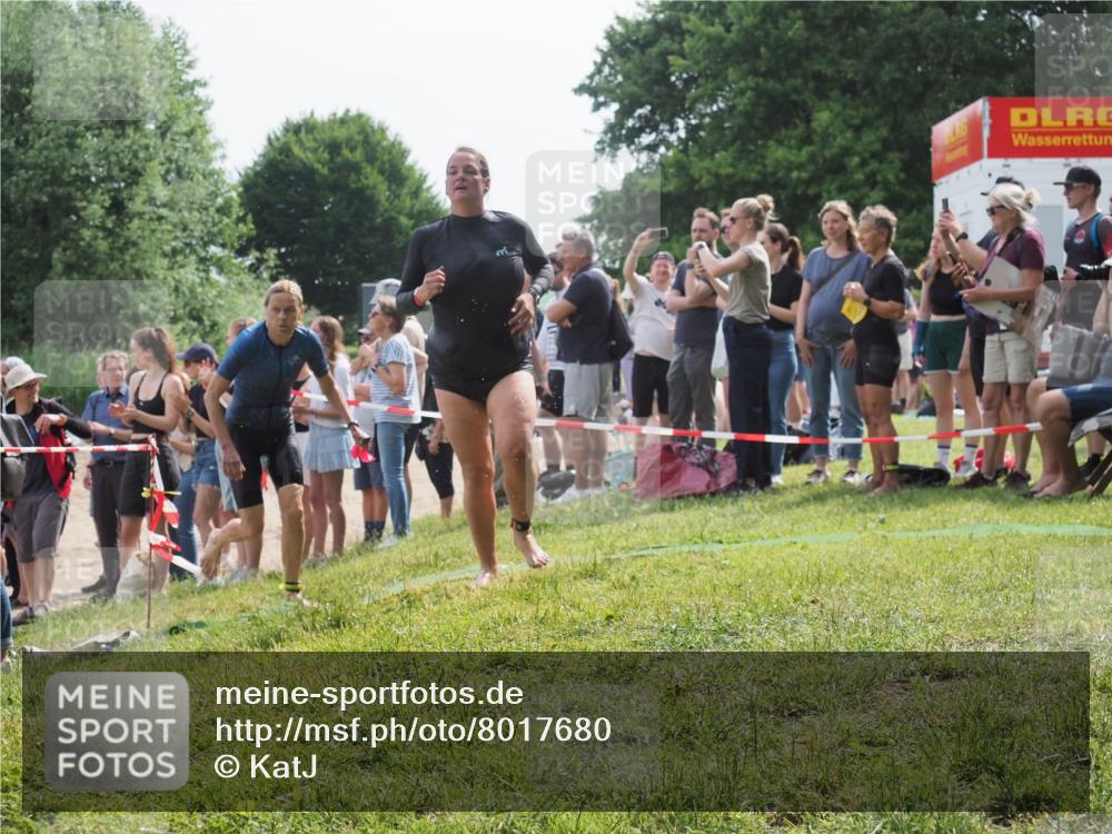 15.06.2025 - 27. Vierlanden-Triathlon KatJ http://msf.ph/oto/8017680 15.06.2025 10:17:03 Schwimmen 471, 484, 551, 566, 567, 595, 602, 610 meine-sportfotos.de