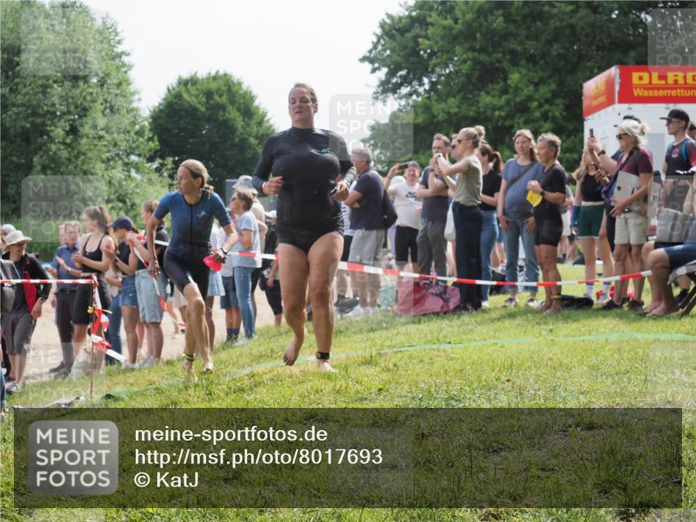 15.06.2025 - 27. Vierlanden-Triathlon KatJ http://msf.ph/oto/8017693 15.06.2025 10:17:04 Schwimmen 471, 479, 484, 551, 566, 567, 595, 602, 610 meine-sportfotos.de