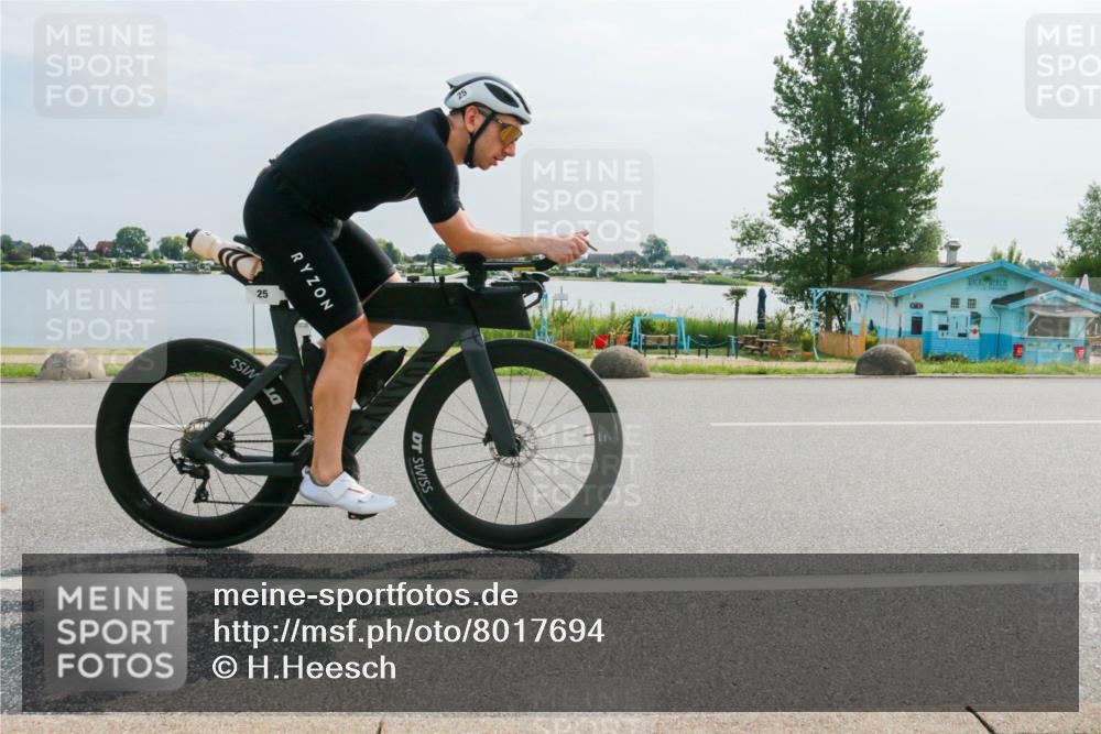 15.06.2025 - 27. Vierlanden-Triathlon H.Heesch http://msf.ph/oto/8017694 15.06.2025 10:10:41 Radfahren 25, 432 meine-sportfotos.de