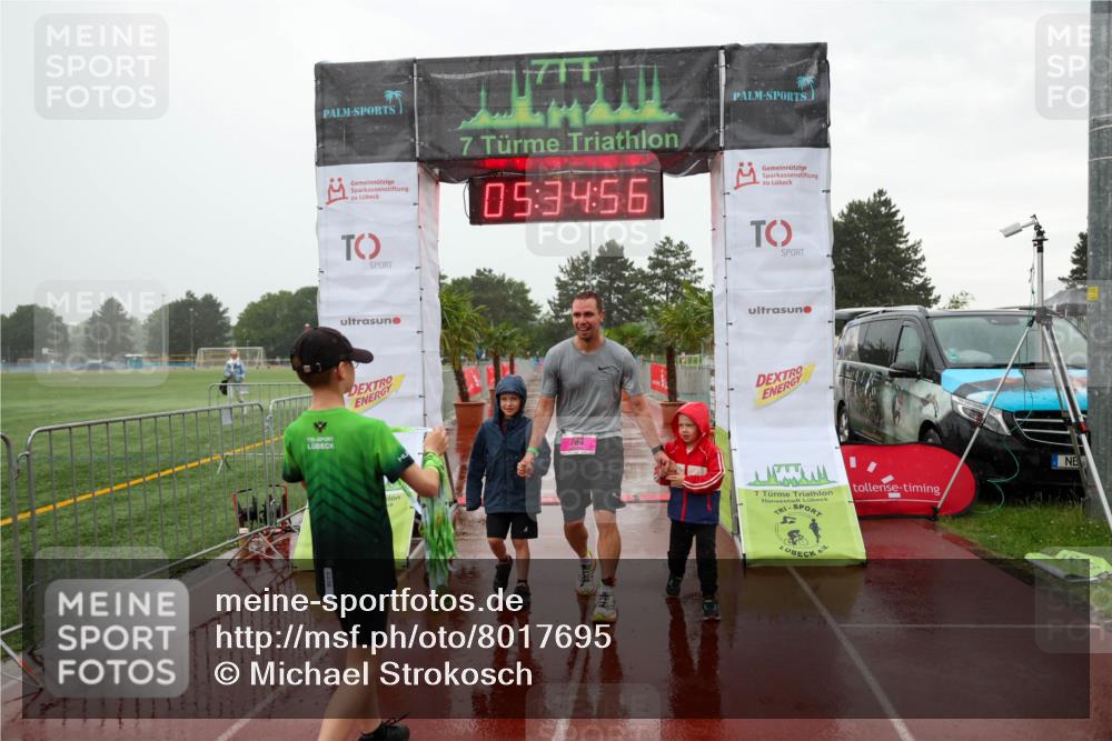 15.06.2025 - 7 Türme Triathlon Michael Strokosch http://msf.ph/oto/8017695 15.06.2025 15:34:56 Ziel  meine-sportfotos.de