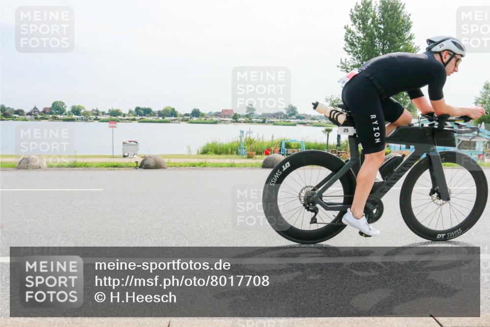15.06.2025 - 27. Vierlanden-Triathlon H.Heesch http://msf.ph/oto/8017708 15.06.2025 10:10:41 Radfahren 25, 432 meine-sportfotos.de