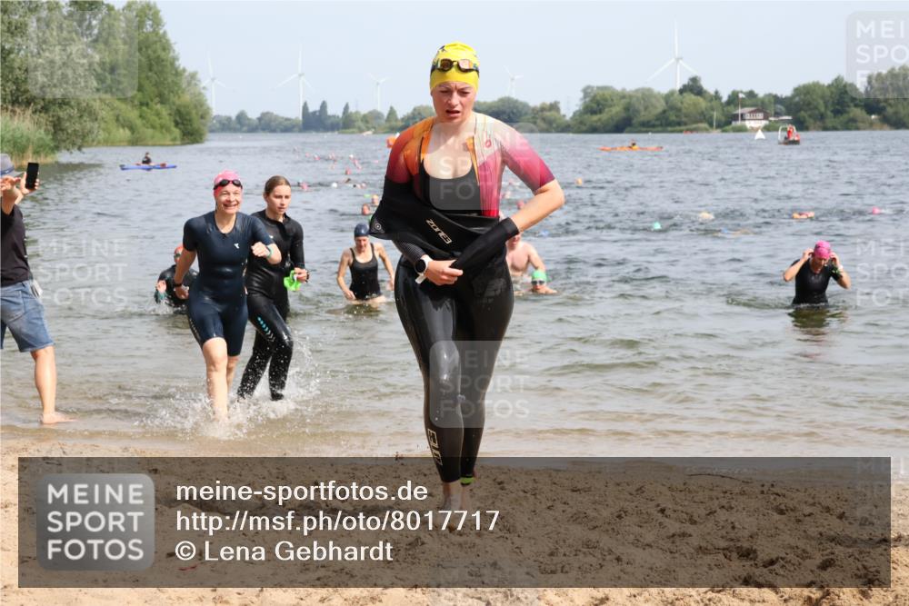 15.06.2025 - 27. Vierlanden-Triathlon Lena Gebhardt http://msf.ph/oto/8017717 15.06.2025 10:16:19 Schwimmen 477, 487, 489, 494, 499, 523, 526, 574, 611, 614, 634 meine-sportfotos.de