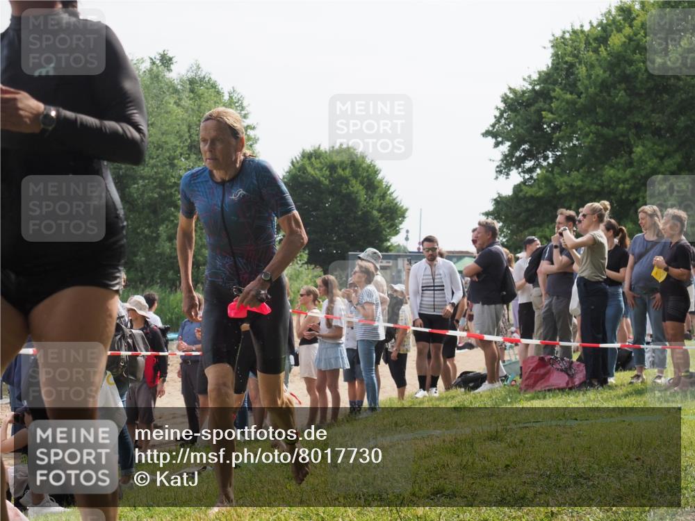 15.06.2025 - 27. Vierlanden-Triathlon KatJ http://msf.ph/oto/8017730 15.06.2025 10:17:06 Schwimmen 471, 479, 484, 510, 551, 556, 566, 567, 602, 610 meine-sportfotos.de