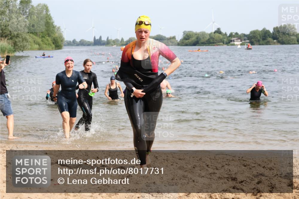 15.06.2025 - 27. Vierlanden-Triathlon Lena Gebhardt http://msf.ph/oto/8017731 15.06.2025 10:16:19 Schwimmen 477, 487, 489, 494, 499, 523, 526, 574, 611, 614, 634 meine-sportfotos.de