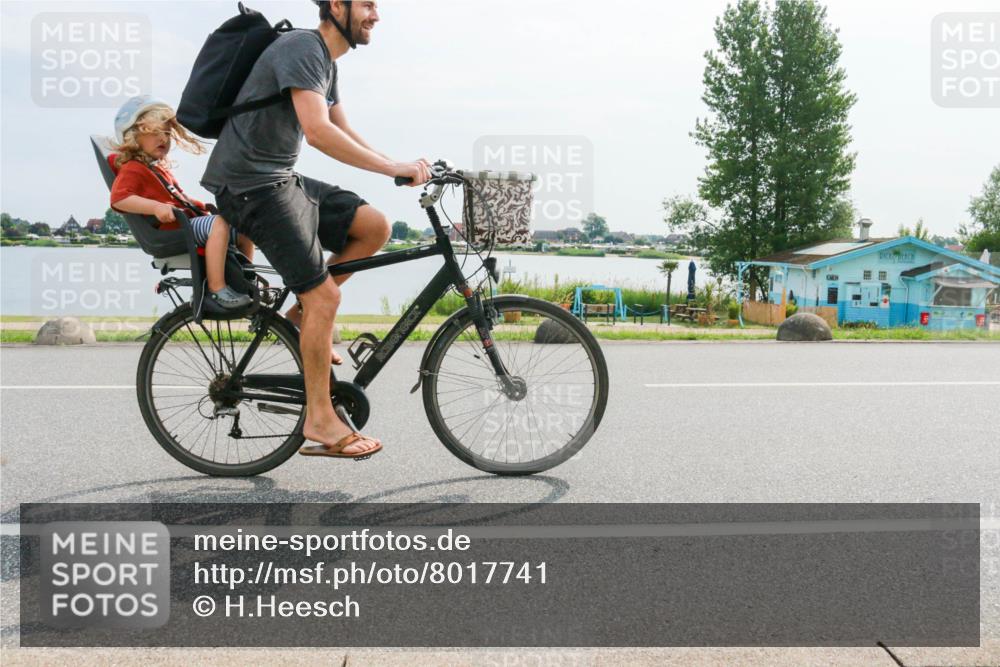 15.06.2025 - 27. Vierlanden-Triathlon H.Heesch http://msf.ph/oto/8017741 15.06.2025 10:10:43 Radfahren 25, 390, 432 meine-sportfotos.de