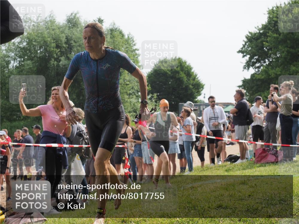 15.06.2025 - 27. Vierlanden-Triathlon KatJ http://msf.ph/oto/8017755 15.06.2025 10:17:06 Schwimmen 471, 479, 484, 510, 551, 556, 566, 567, 602, 610 meine-sportfotos.de