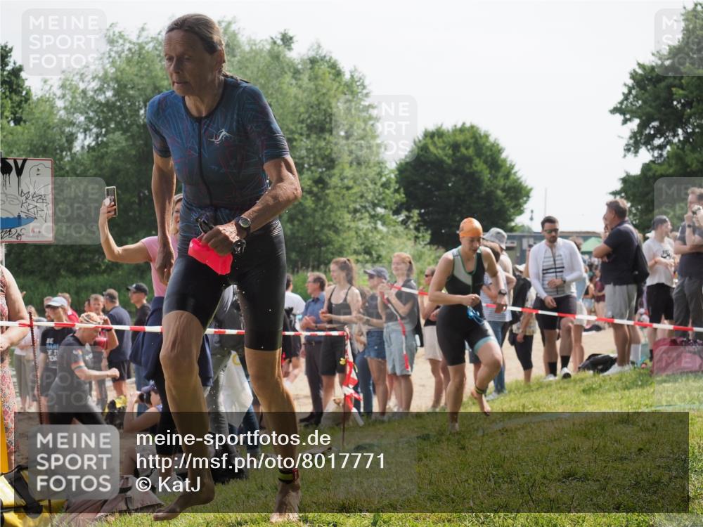 15.06.2025 - 27. Vierlanden-Triathlon KatJ http://msf.ph/oto/8017771 15.06.2025 10:17:07 Schwimmen 471, 479, 484, 510, 556, 566, 567, 602, 610 meine-sportfotos.de
