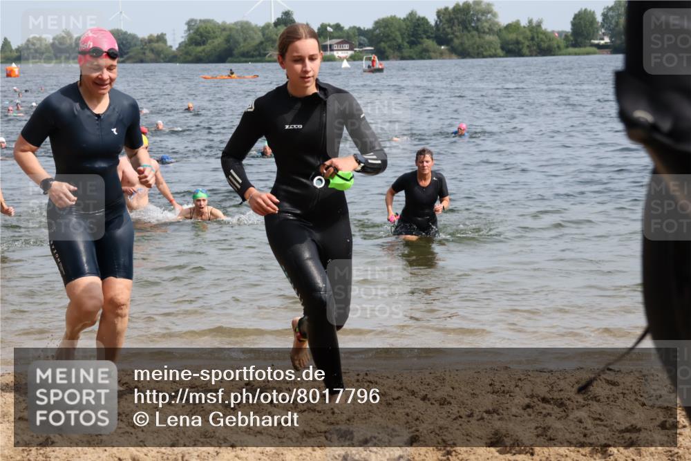 15.06.2025 - 27. Vierlanden-Triathlon Lena Gebhardt http://msf.ph/oto/8017796 15.06.2025 10:16:21 Schwimmen 477, 487, 489, 491, 494, 499, 523, 526, 574, 611, 614, 634 meine-sportfotos.de