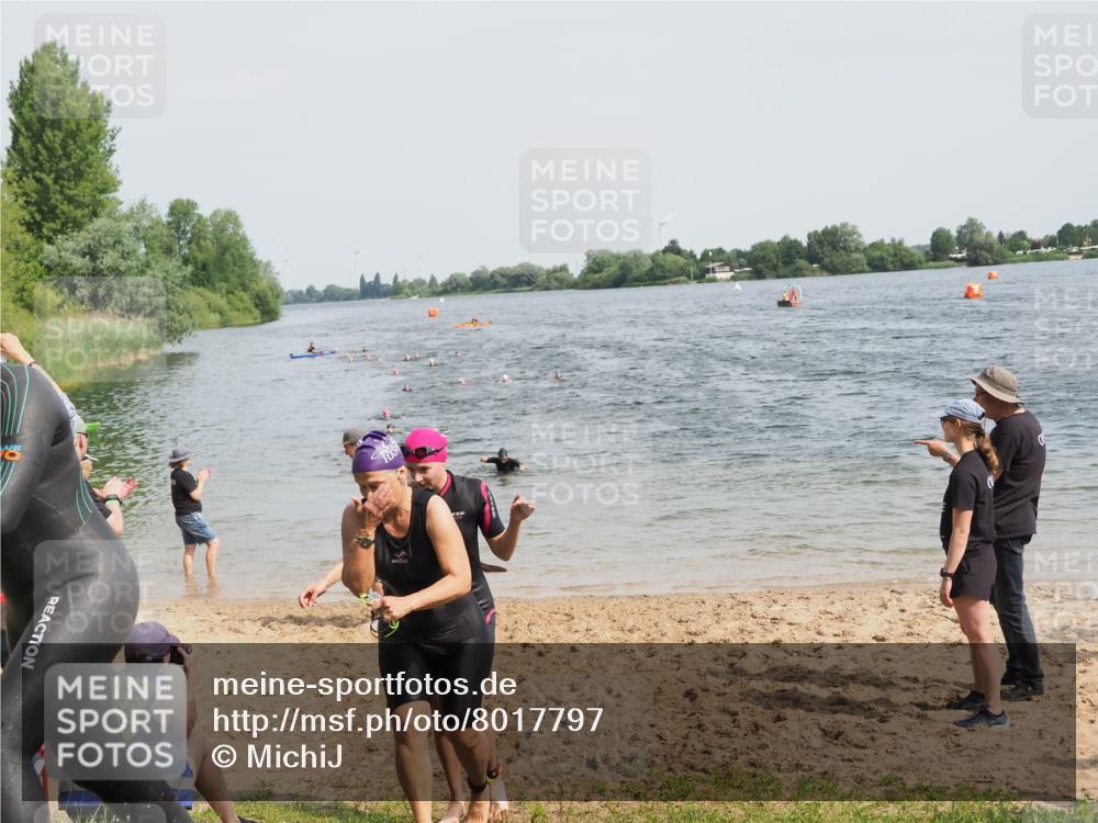 21.06.2025 - 27. Vierlanden-Triathlon MichiJ http://msf.ph/oto/8017797 15.06.2026 10:18:07 Schwimmen 515, 550, 629 meine-sportfotos.de