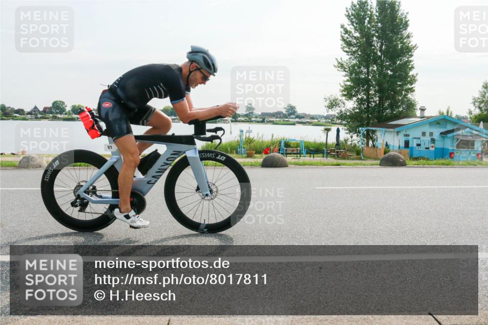15.06.2025 - 27. Vierlanden-Triathlon H.Heesch http://msf.ph/oto/8017811 15.06.2025 09:20:51 Radfahren 21, 88, 121, 194 meine-sportfotos.de