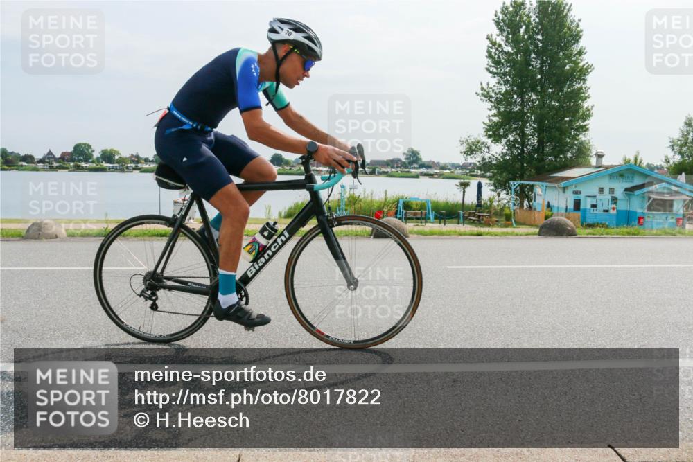 15.06.2025 - 27. Vierlanden-Triathlon H.Heesch http://msf.ph/oto/8017822 15.06.2025 10:11:28 Radfahren 63, 70 meine-sportfotos.de