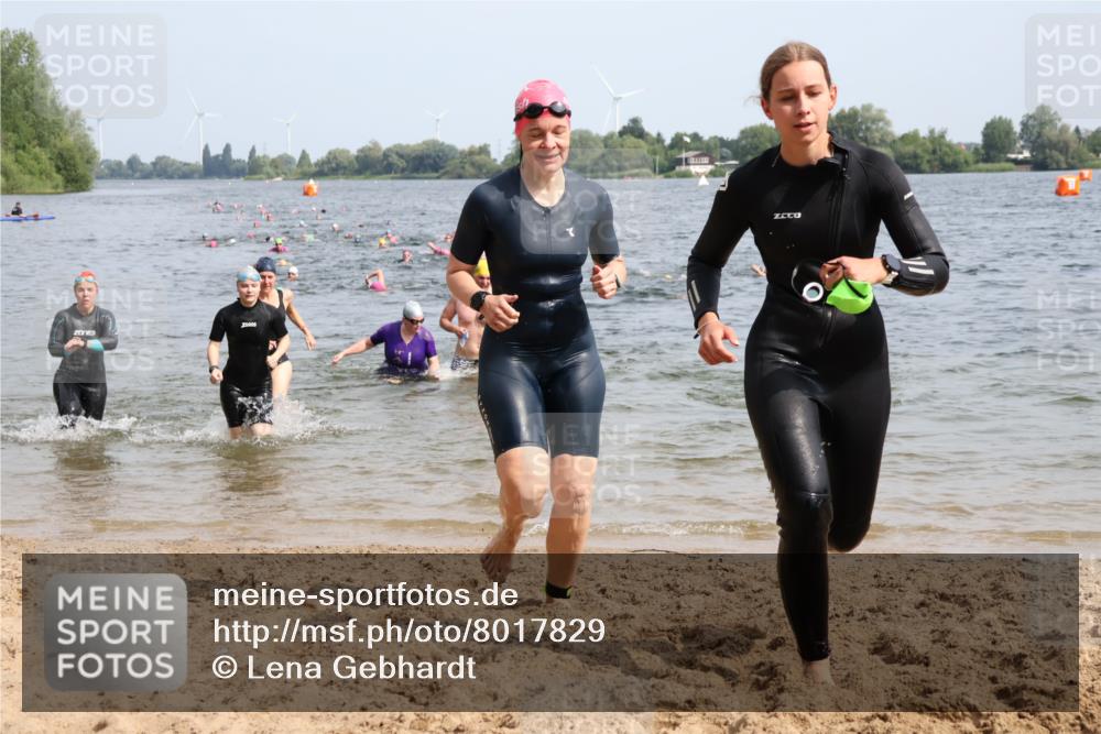 15.06.2025 - 27. Vierlanden-Triathlon Lena Gebhardt http://msf.ph/oto/8017829 15.06.2025 10:16:22 Schwimmen 477, 487, 489, 491, 494, 499, 523, 526, 549, 574, 611, 614, 634 meine-sportfotos.de
