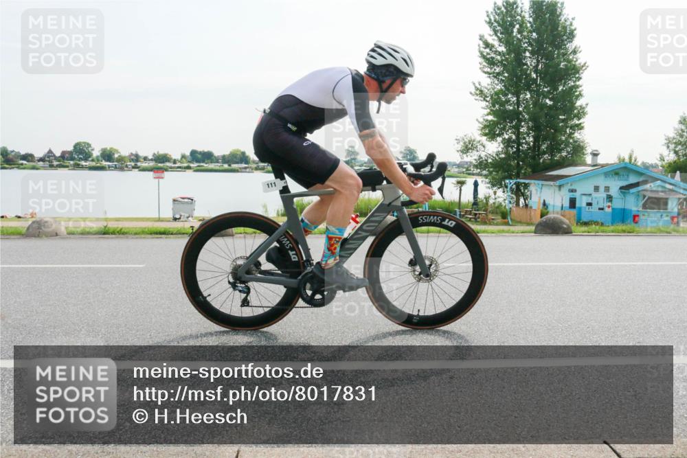 15.06.2025 - 27. Vierlanden-Triathlon H.Heesch http://msf.ph/oto/8017831 15.06.2025 09:20:58 Radfahren 21, 111, 213 meine-sportfotos.de
