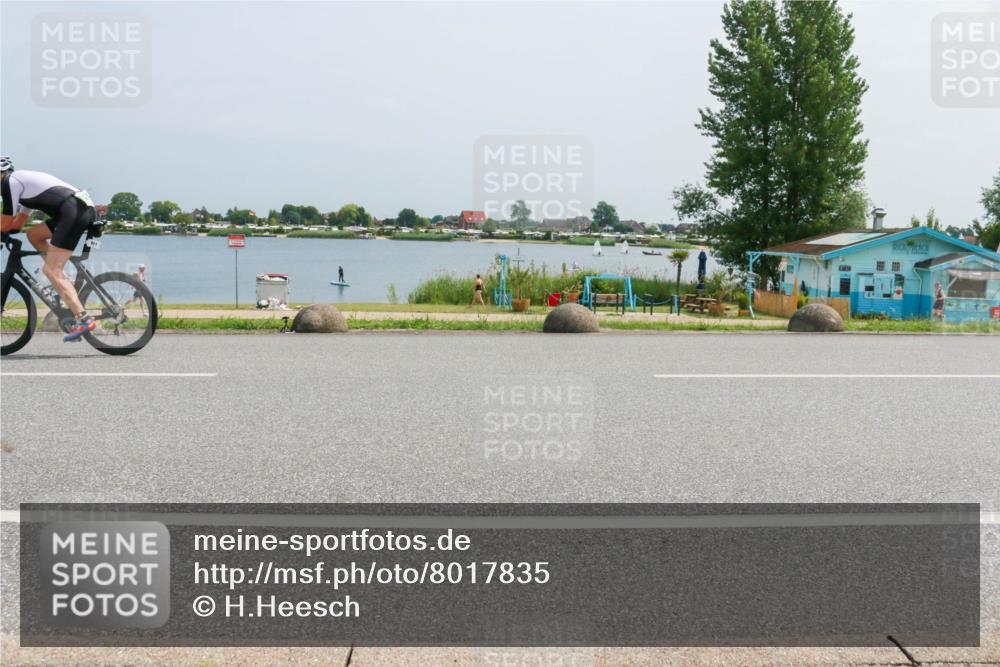 21.06.2025 - 27. Vierlanden-Triathlon H.Heesch http://msf.ph/oto/8017835 15.06.2025 11:59:43 Radfahren 757, 811, 921 meine-sportfotos.de