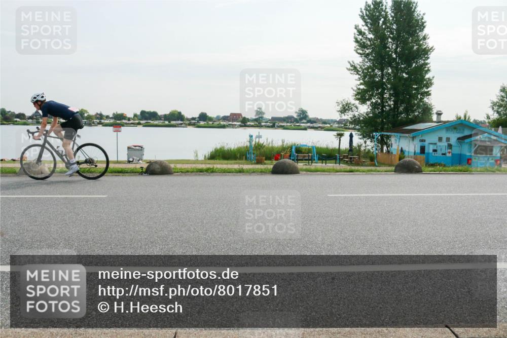 15.06.2025 - 27. Vierlanden-Triathlon H.Heesch http://msf.ph/oto/8017851 15.06.2025 09:21:10 Radfahren 102, 145, 237 meine-sportfotos.de