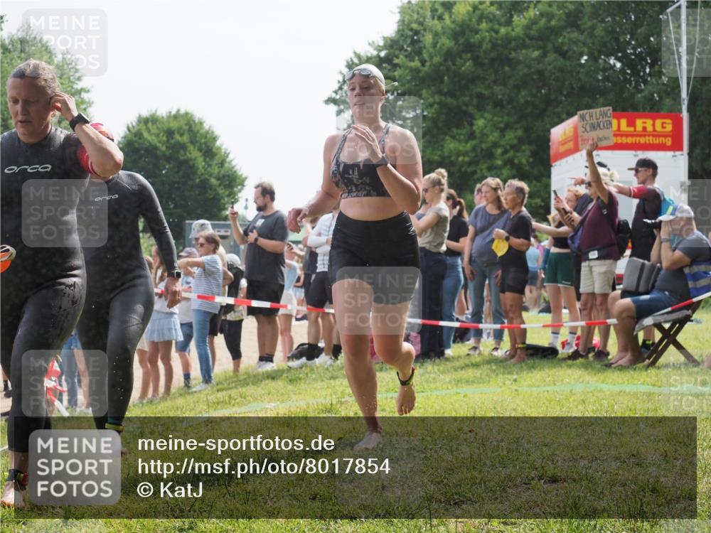 15.06.2025 - 27. Vierlanden-Triathlon KatJ http://msf.ph/oto/8017854 15.06.2025 10:17:13 Schwimmen 471, 479, 510, 556, 567, 575, 602, 610 meine-sportfotos.de