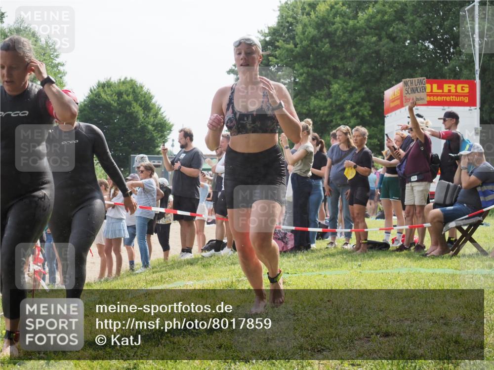 15.06.2025 - 27. Vierlanden-Triathlon KatJ http://msf.ph/oto/8017859 15.06.2025 10:17:13 Schwimmen 471, 479, 510, 556, 567, 575, 602, 610 meine-sportfotos.de