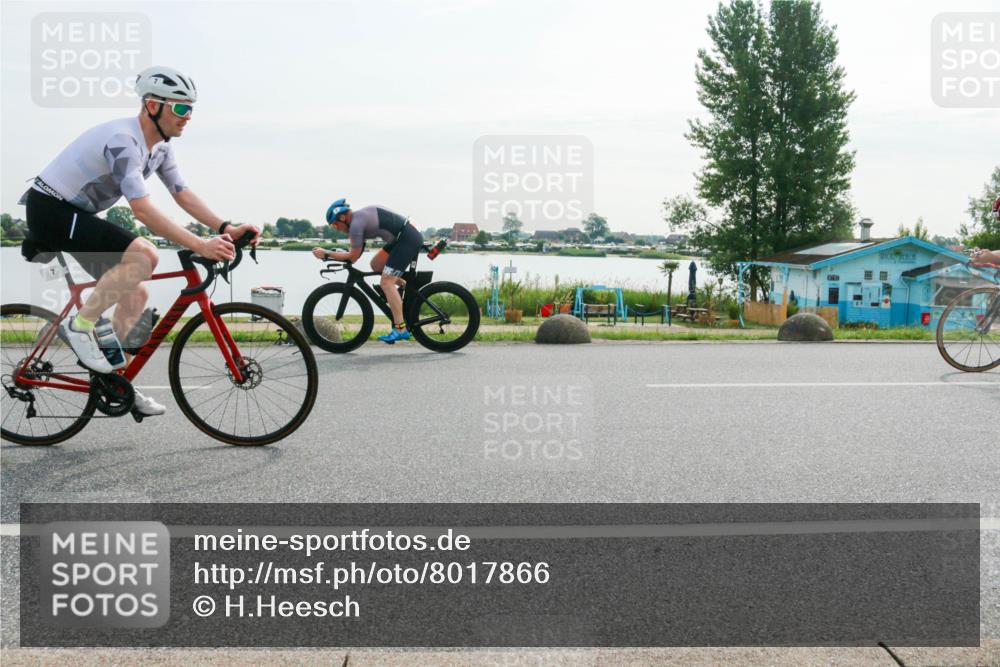 15.06.2025 - 27. Vierlanden-Triathlon H.Heesch http://msf.ph/oto/8017866 15.06.2025 09:21:25 Radfahren 2, 7, 35, 147, 165 meine-sportfotos.de