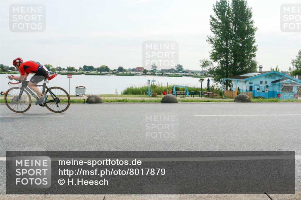 15.06.2025 - 27. Vierlanden-Triathlon H.Heesch http://msf.ph/oto/8017879 15.06.2025 09:21:25 Radfahren 2, 7, 35, 147, 165 meine-sportfotos.de